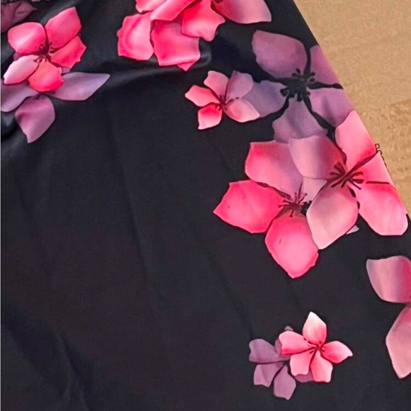 Women's Printed Leggings - Picture 3 of 5